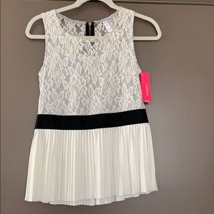 NWT- Xhilaration lace tank top